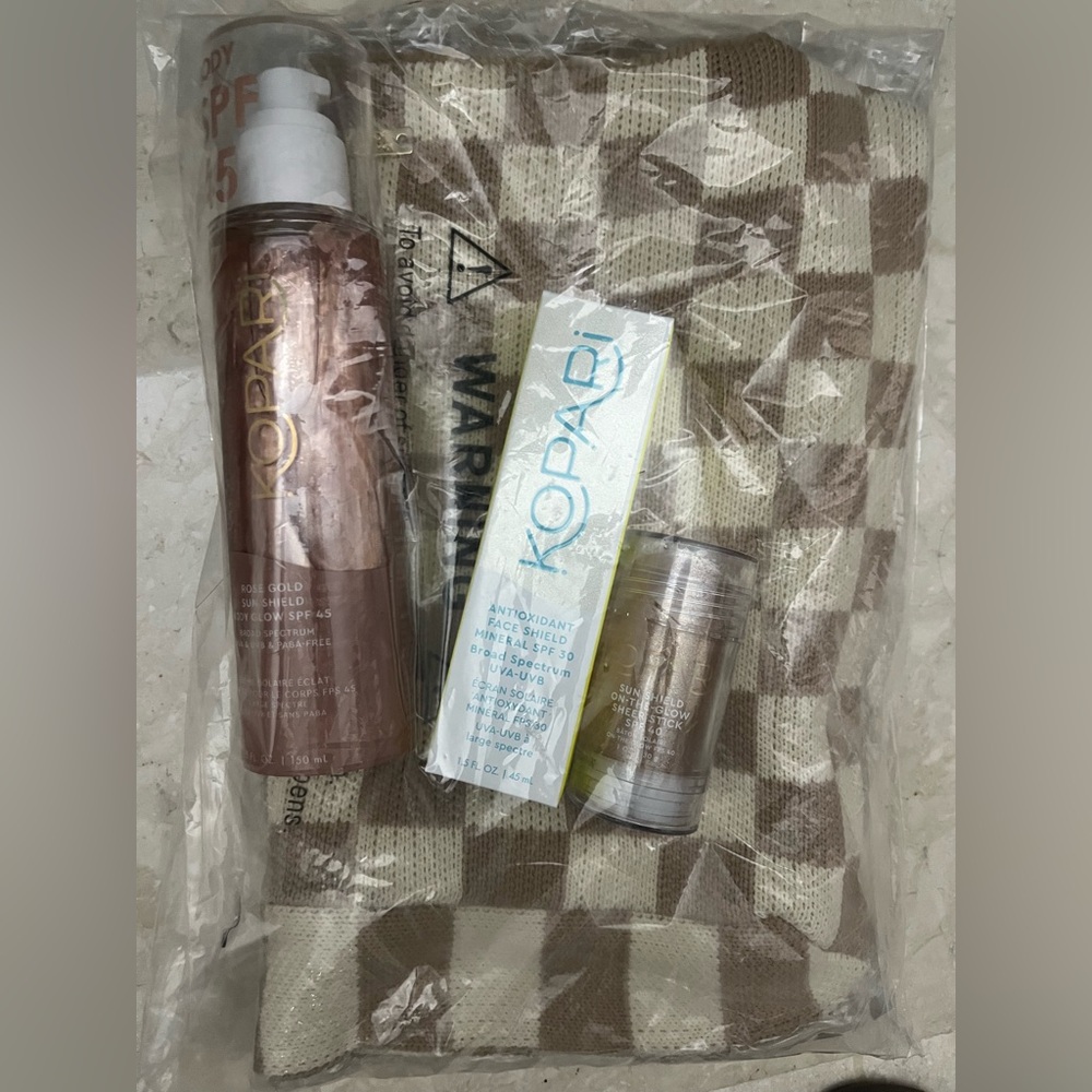 Kopari vacation ready SPF vault - Picture 2 of 2